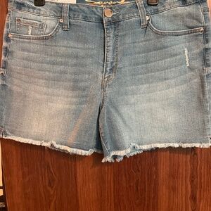 Seven7 5” inseam Weekend Jean Short Size 16  Color: Emotion NWT